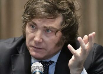 Milei quedó en el centro de la tormenta por el salto cambiario