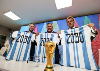 Tapia y Massa presentaron el Mundial 2030