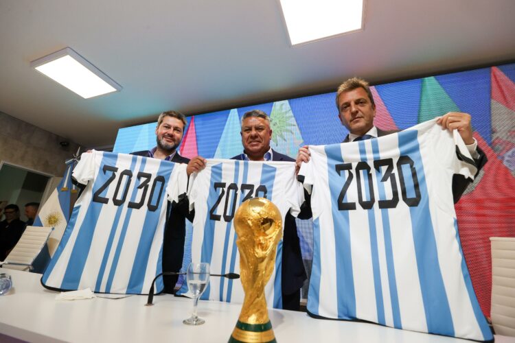 Tapia y Massa presentaron el Mundial 2030