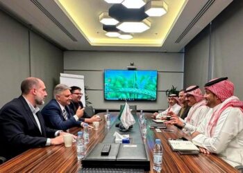 Llaryora exploró inversiones para el sector agroindustrial