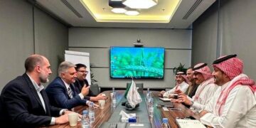 Llaryora exploró inversiones para el sector agroindustrial