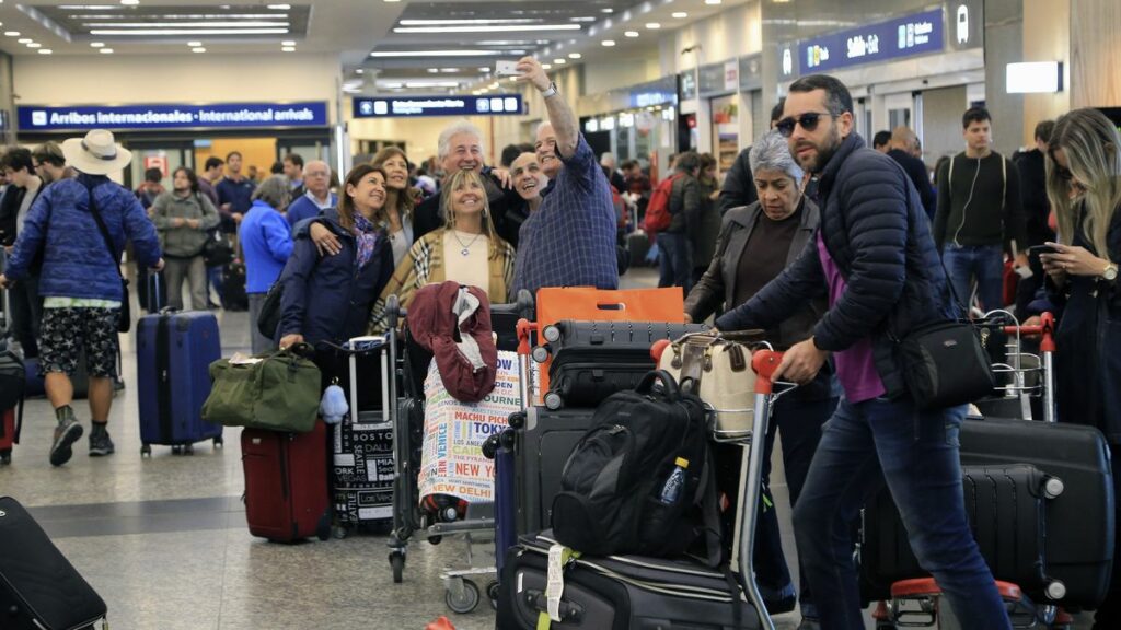 Las cancelaciones en Aeroparque por una medida gremial de Intercargo inciden en Córdoba