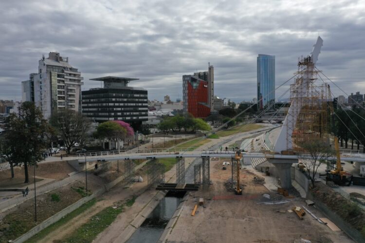 Avanza la obra del nuevo puente peatonal céntrico