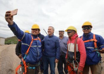 La Calera: Schiaretti recorrió una obra de saneamiento cloacal