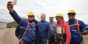 La Calera: Schiaretti recorrió una obra de saneamiento cloacal