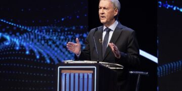 Llaryora elogió la performance de Schiaretti durante el debate