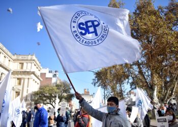 El SEP pide el pase a planta permanente de 829 contratados