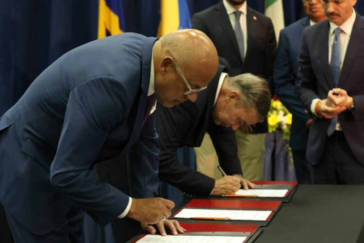 Oficialistas y opositores firmaron el acuerdo en Barbados.