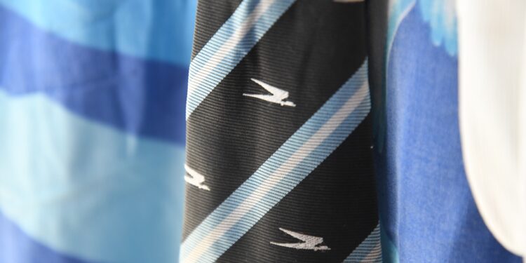 Así son los nuevos uniformes de Aerolíneas Argentinas, diseñados por Benito Fernández y Ricky Sarkany