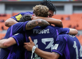 Argentina avanza a los octavos de final tras aplastar a Polonia por 4 a 0 en Indonesia