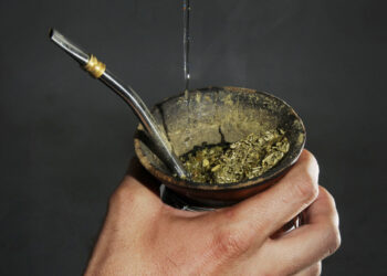 El mate, una combinación de valores sociales, culturales y saludables, cumple 10 años como «infusión nacional»