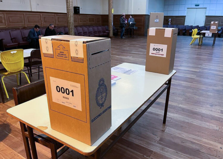 Múltiples voces destacan la transparencia y solidez del sistema electoral ante la sospecha de LLA