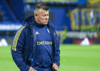 El mensaje de Almirón a los hinchas: «Es una decisión muy dolorosa, pero el momento lo ameritaba»