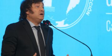 Milei le pidió a empresarios que «despierten» y habló de las «mentiras» de la obra pública y el Mercosur