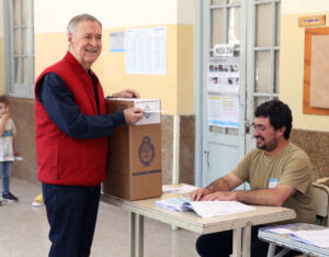 Schiaretti y Llaryora ya votaron y llamaron a los cordobeses a ejercer su "derecho de elegir"