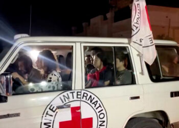 Israel y Hamas acuerdan extender la tregua y el canje de rehenes por prisioneros