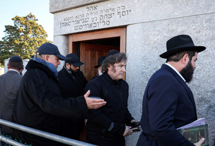 Milei llegó a EE.UU. y comenzó su agenda con la visita a la tumba de un rabino