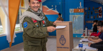 Un veterano cordobés con domicilio en Malvinas atravesó un camino de hielo y nieve para ir a votar