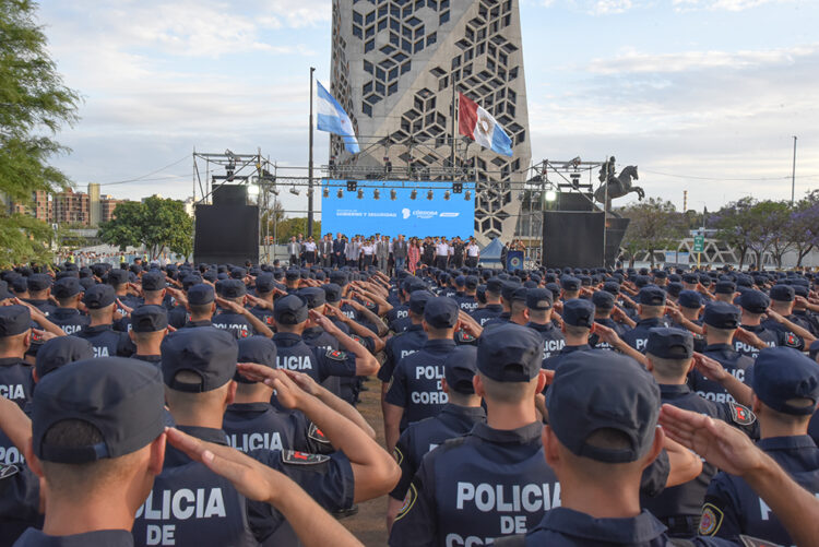 Córdoba suma a sus fuerzas policiales 732 nuevos agentes
