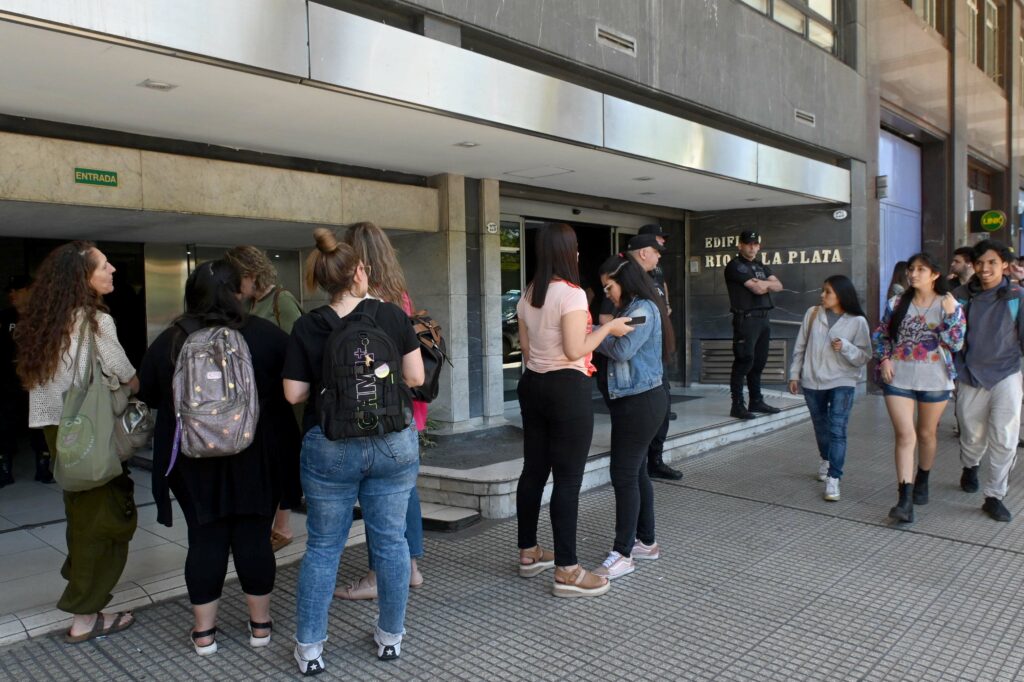 Evacuaron el Ministerio de Mujeres por amenazas de bomba