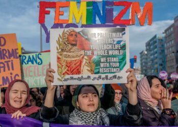 Marcharon en contra de la violencia hacia las mujeres