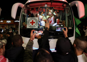 Hamas liberó 17 rehenes israelíes y extranjeros a cambio de 39 presos palestinos en Israel