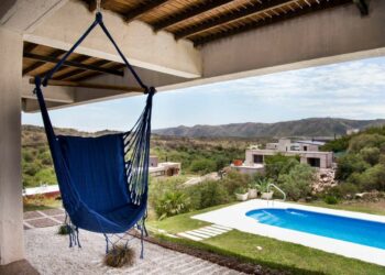 Ante la incertidumbre, algunos alojamientos en zonas serranas fijan sus precios en dólares