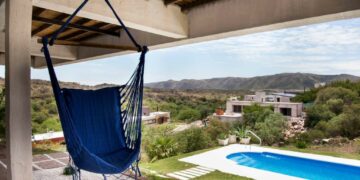 Ante la incertidumbre, algunos alojamientos en zonas serranas fijan sus precios en dólares