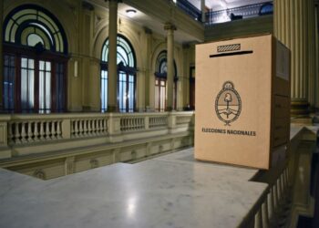 Convocan a apoderados de UxP y LLA para “mantener la convivencia democrática”