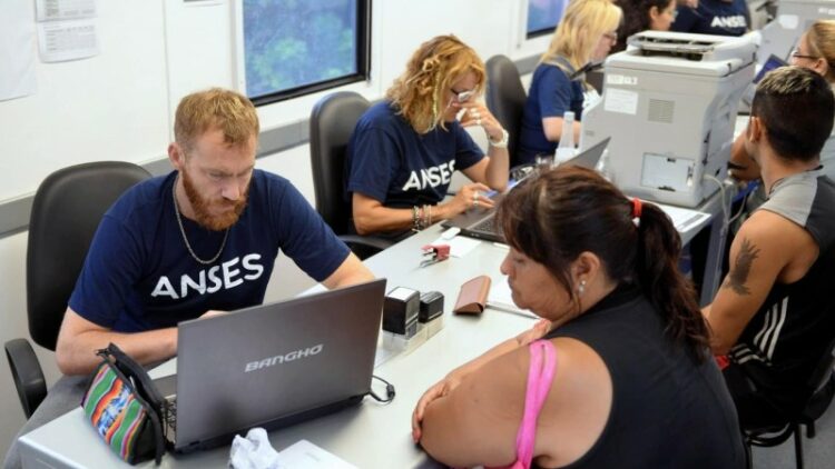 Por el Día de los trabajadores previsionales, este lunes la Anses no atenderá al público