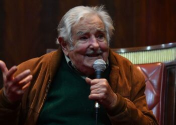 Pepe Mujica: «Si pudiera votar, votaría por Massa con las dos manos»