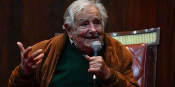 Pepe Mujica: «Si pudiera votar, votaría por Massa con las dos manos»