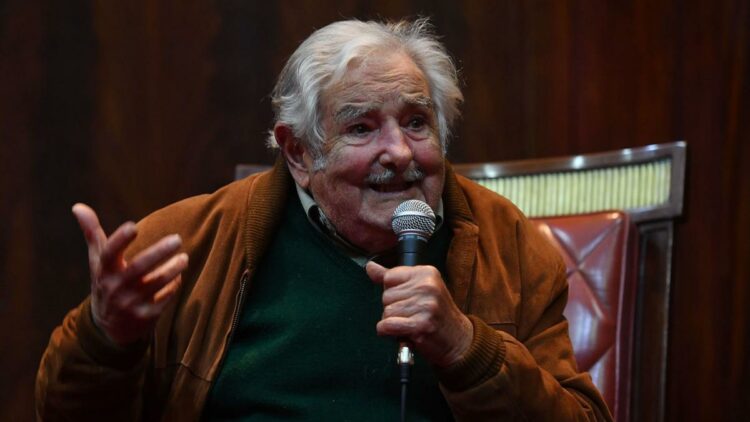Pepe Mujica: "Si pudiera votar, votaría por Massa con las dos manos"