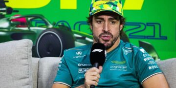 Alonso: «La Fórmula 1 es un deporte duro, no es fútbol”