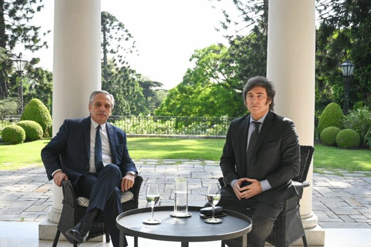 Alberto Fernández y el presidente electo Javier Milei se reunieron en Olivos