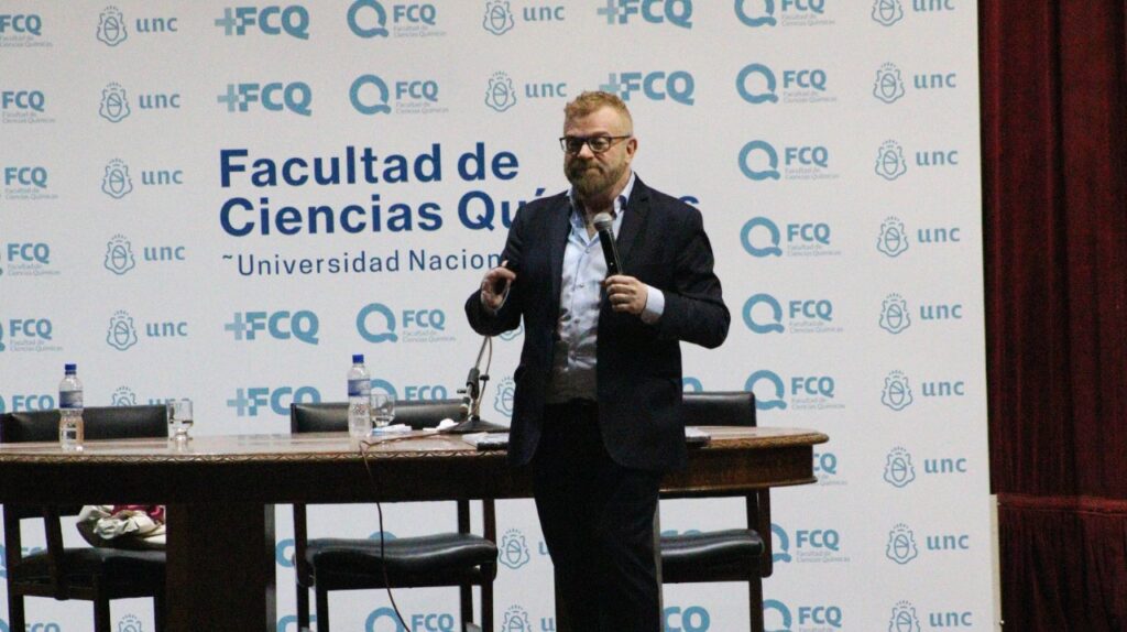 Desde Córdoba, Rabinovich defendió la educación e investigación públicas