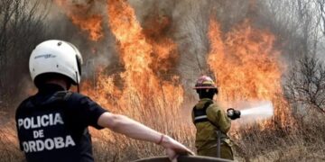 Controlan el incendio forestal en el norte de Córdoba, pero se desata un nuevo en el sur provincial