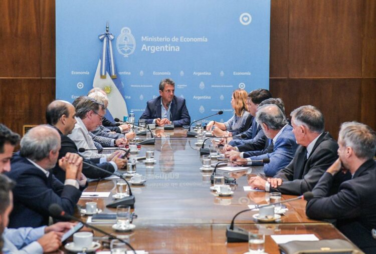 Reapareció Massa para encabezar una reunión con el gabinete económico