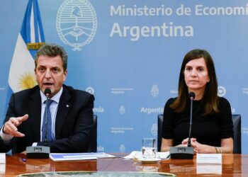 Anuncian un bono de $ 55.000 para jubilados que cobran la mínima y aumento de 20%