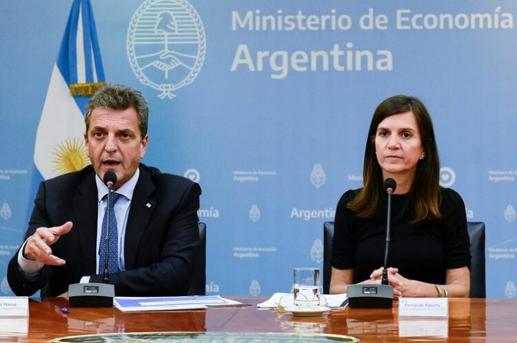 Anuncian un bono de $ 55.000 para jubilados que cobran la mínima y aumento de 20%