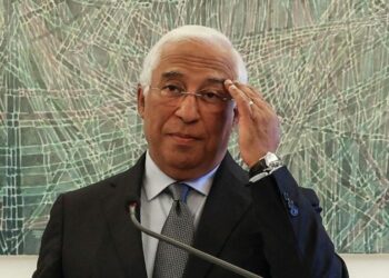 Primer ministro portugués pide disculpas tras hallazgo de dinero en oficina de su jefe de gabinete