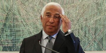 Primer ministro portugués pide disculpas tras hallazgo de dinero en oficina de su jefe de gabinete