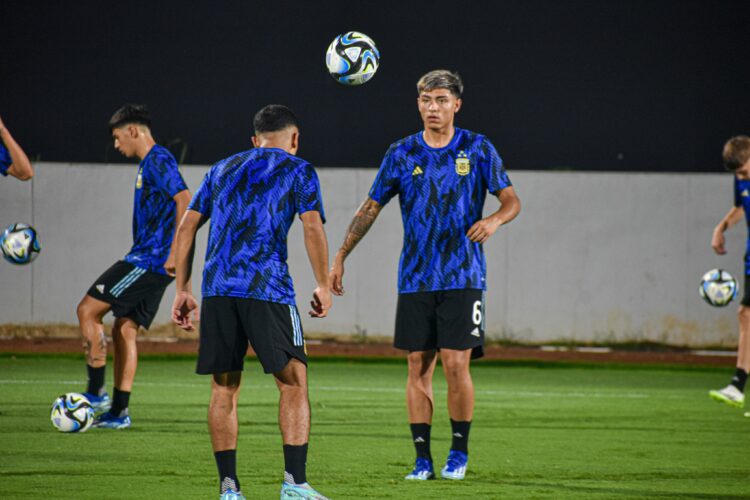 Argentina va por las semifinales ante Brasil