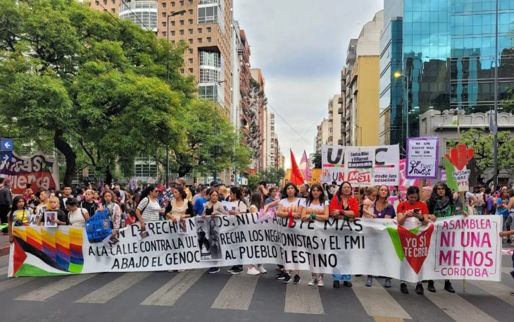 Se realizó una marcha multitudinaria contra la violencia de género y el abuso sexual en las infancias