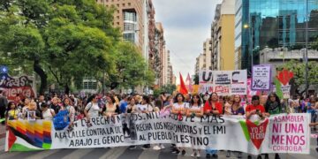 Se realizó una marcha multitudinaria contra la violencia de género y el abuso sexual en las infancias