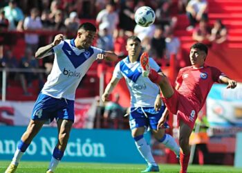 Argentinos y Vélez igualan en La Paternal