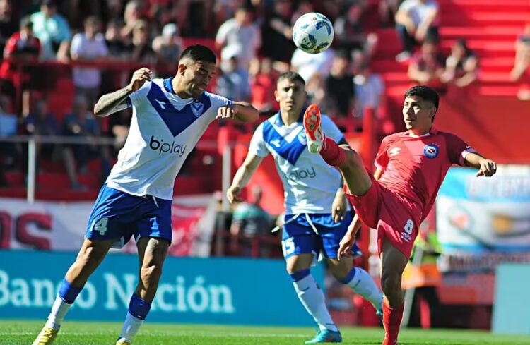 Argentinos y Vélez igualan en La Paternal