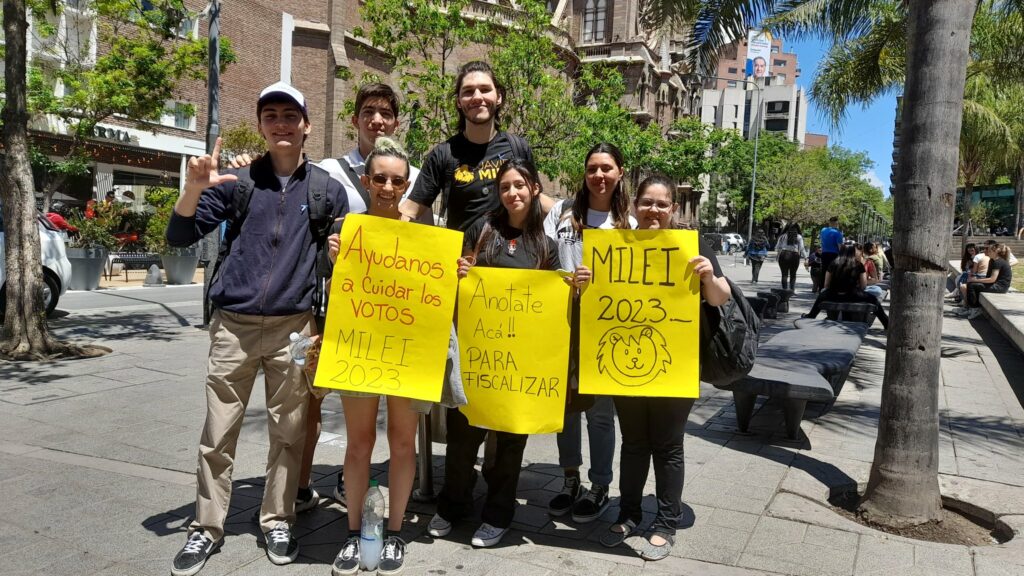 Milei buscará el voto cordobés sobre el cierre de la campaña