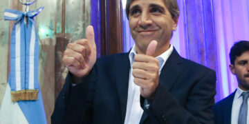 Milei le entrega puestos clave a Macri en su Gobierno y se enfría el plan de dolarización