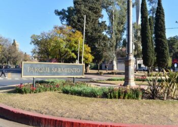 Encuentran un cuerpo sin vida dentro de un vehículo en el Parque Sarmiento